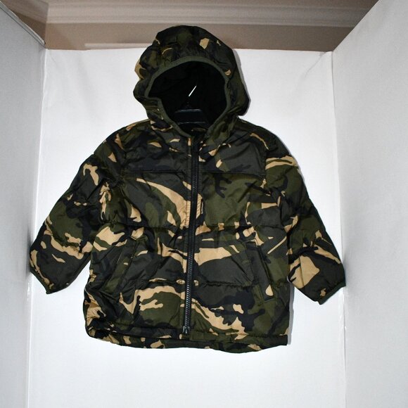 Old Navy Kids Puffer Jacket with Hood in CAMO Size: 2T NWT - Picture 1 of 3